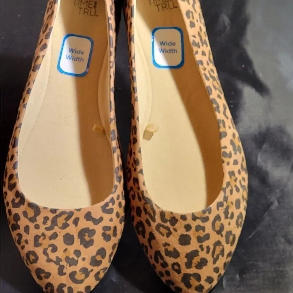 TIME AND TRU BASIC BALLET  ANIMAL PRINT FLATS - Picture 5 of 16